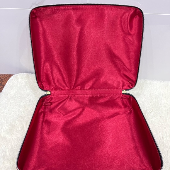 COPY - Estée Lauder large velvet makeup case. NWOT - Picture 5 of 5